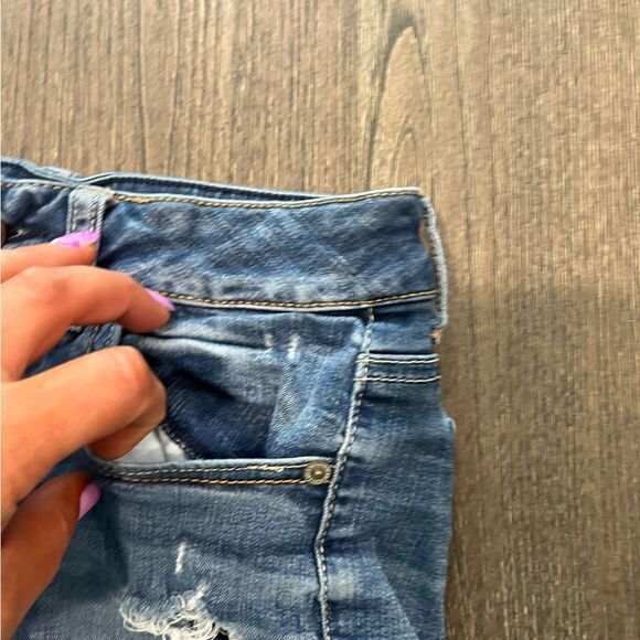 American Eagle Super Stretch Medium Wash Distressed Denim Shorts Size 2 - Picture 7 of 7